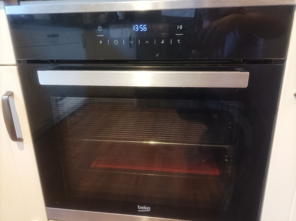 Vestavná trouba BEKO BIMM 25400XMS