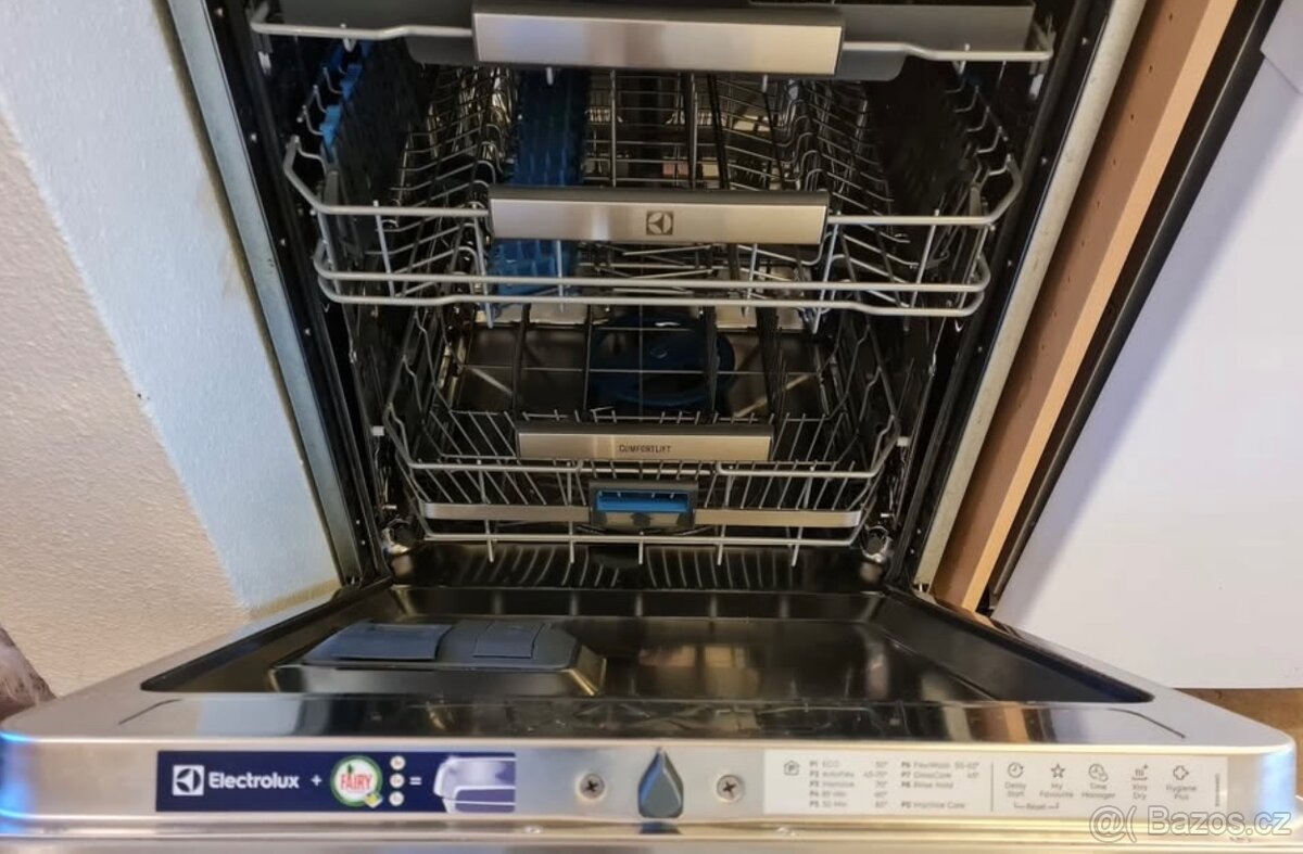 Vestavná myčka electrolux comfortlift - zvedací spodní koš