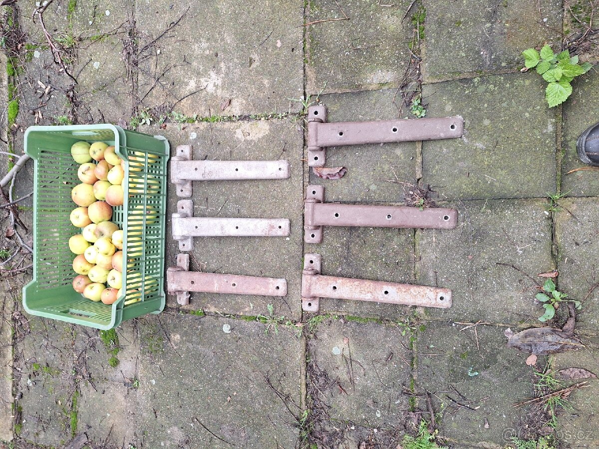 Banky na vrata litina