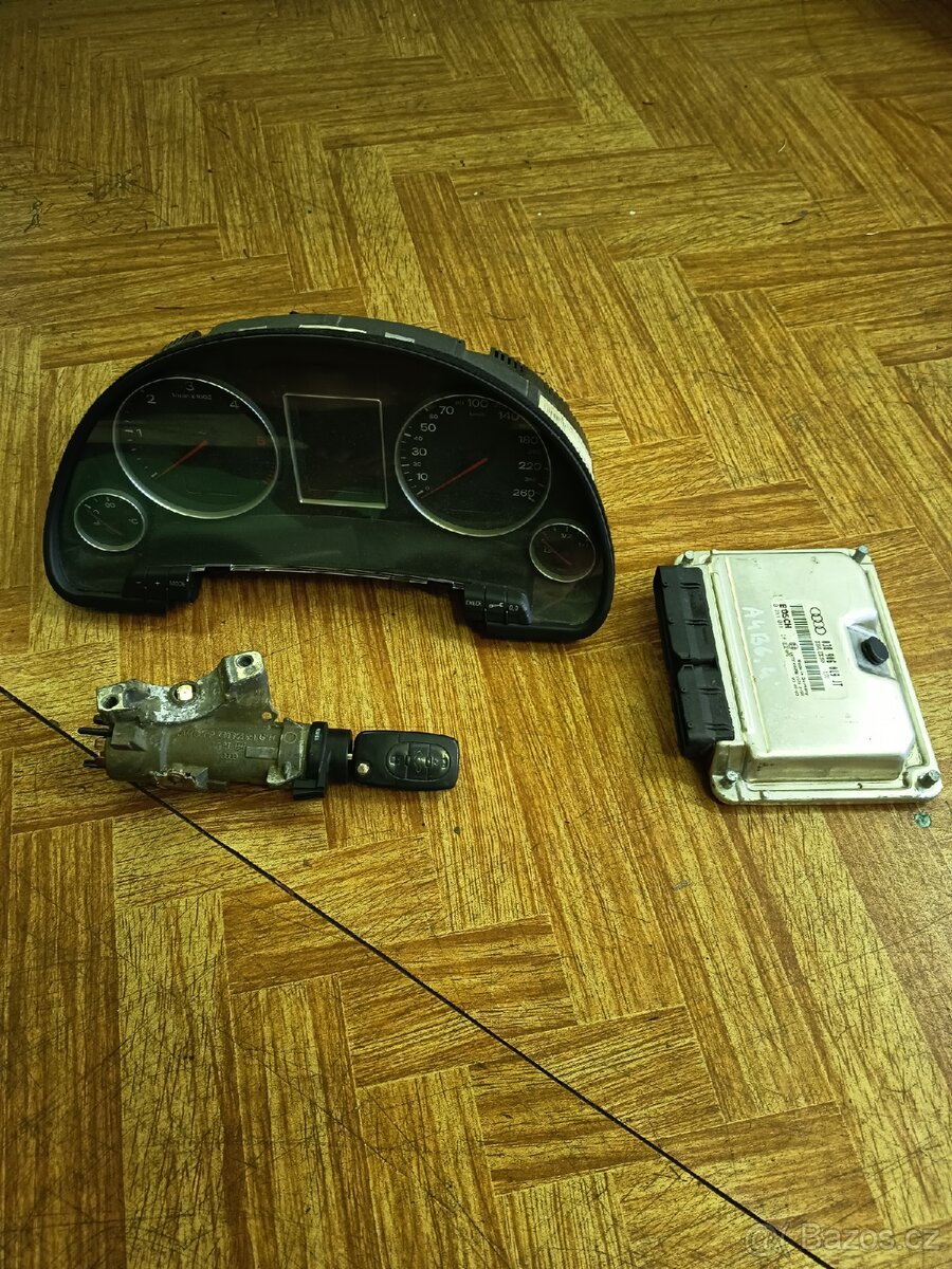 Audi A4 B6 budíky spínací skříňka klíč jednotka