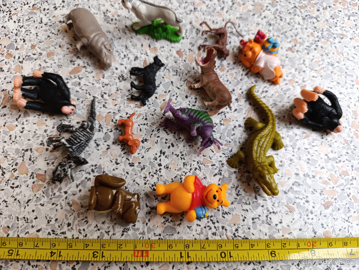 Malá plastová zvířátka.