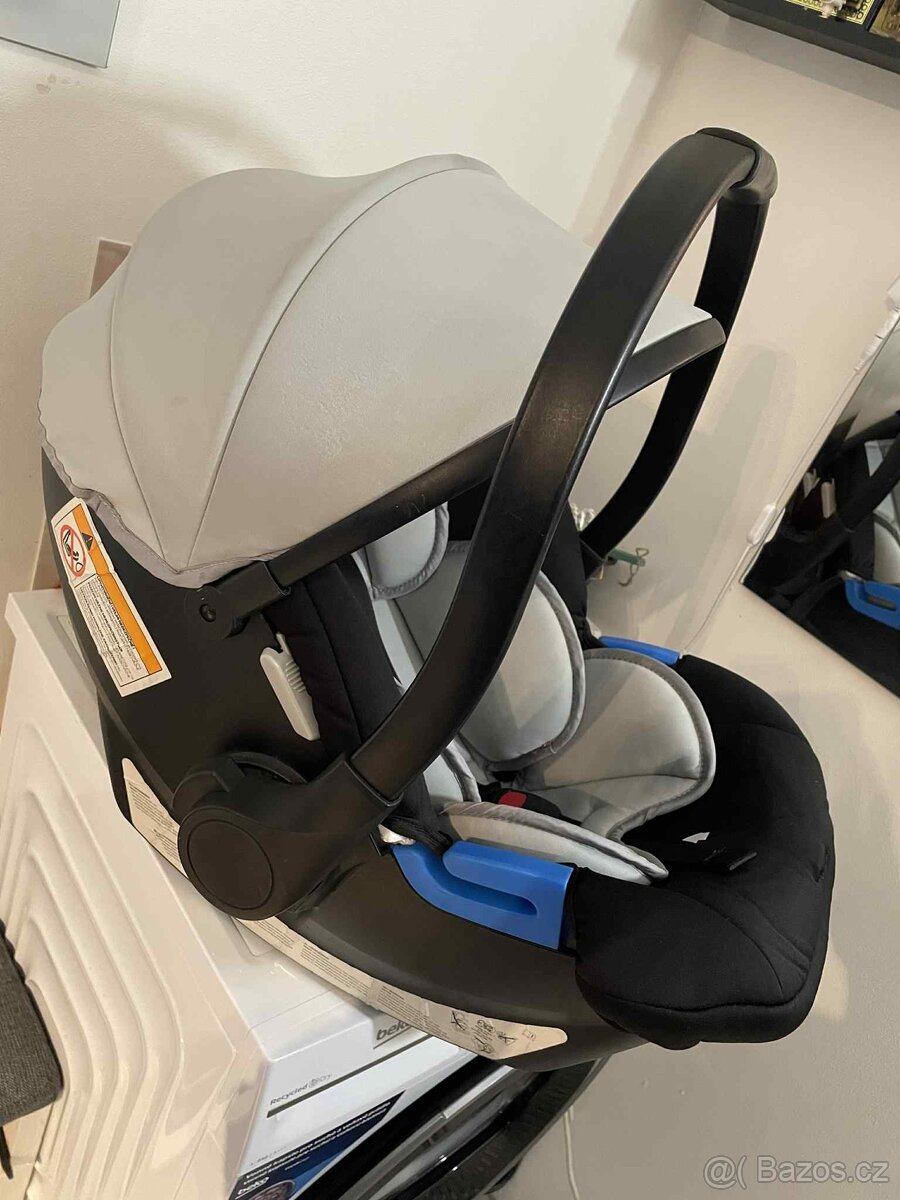 Petite&Mars autosedačka