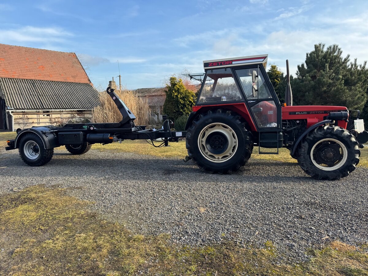 Traktorový nosič kontejnerů