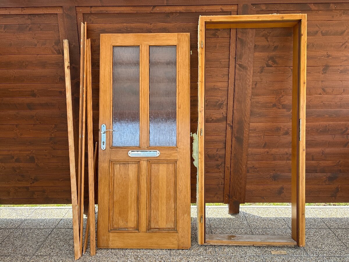 Vchodové dveře dřevěné