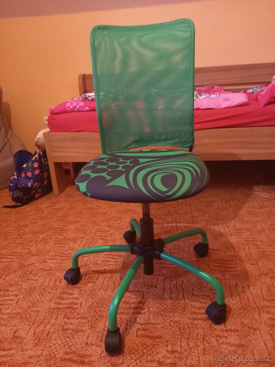 Dětská židle na kolečkách