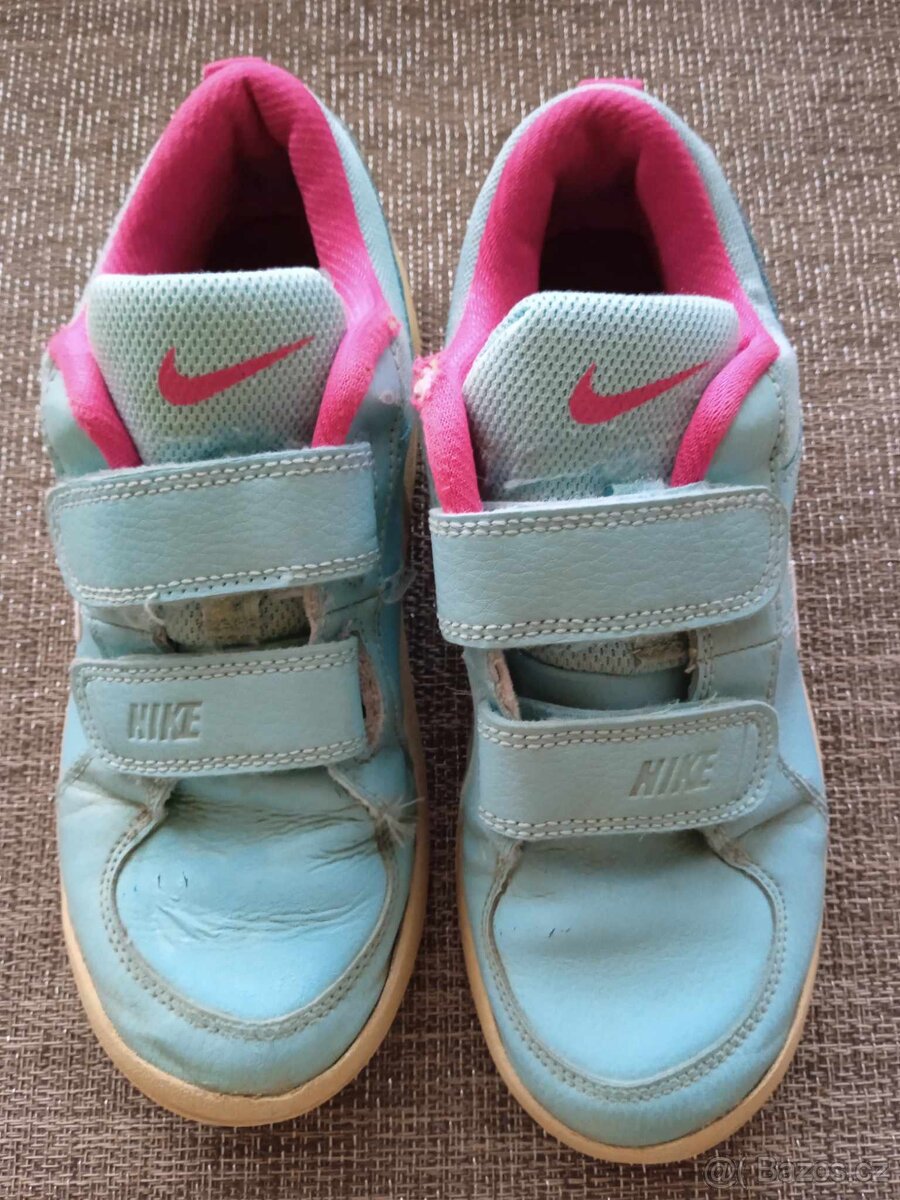Dívčí tenisky na suchý zip Nike