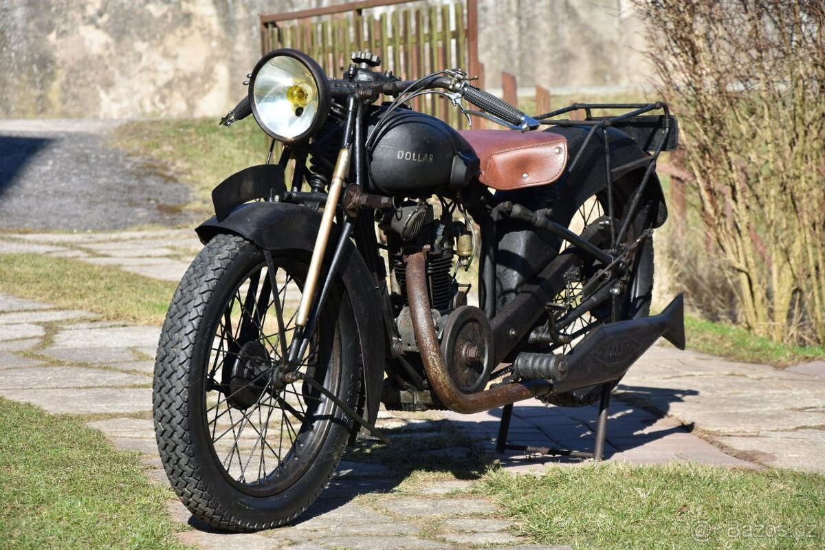 Historický motocykl s vrchovým OHV motorem