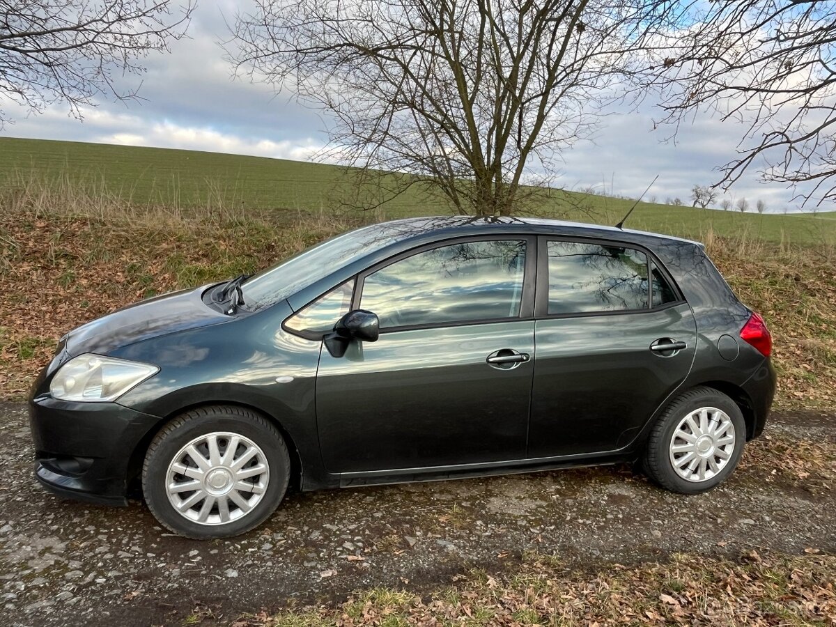 Prodám TOYOTA AURIS, 1,6i – 91 kw, BENZÍN