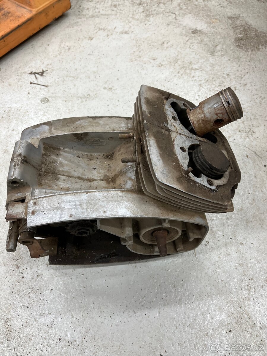 Motor čz 250 dvouválec 471 nebo 472