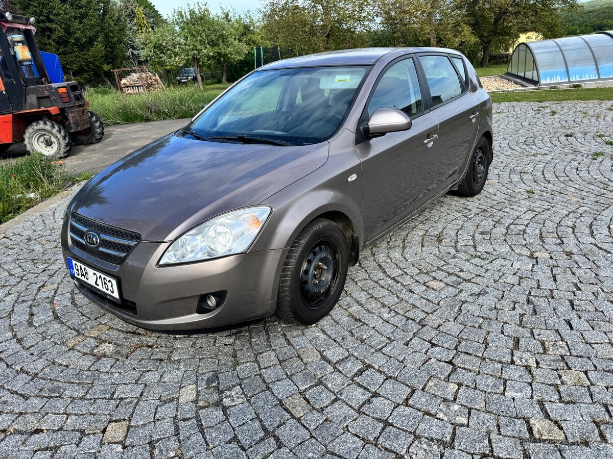 Kia cee’d 1.6 CVVT, 93 kW, r. v. 2009