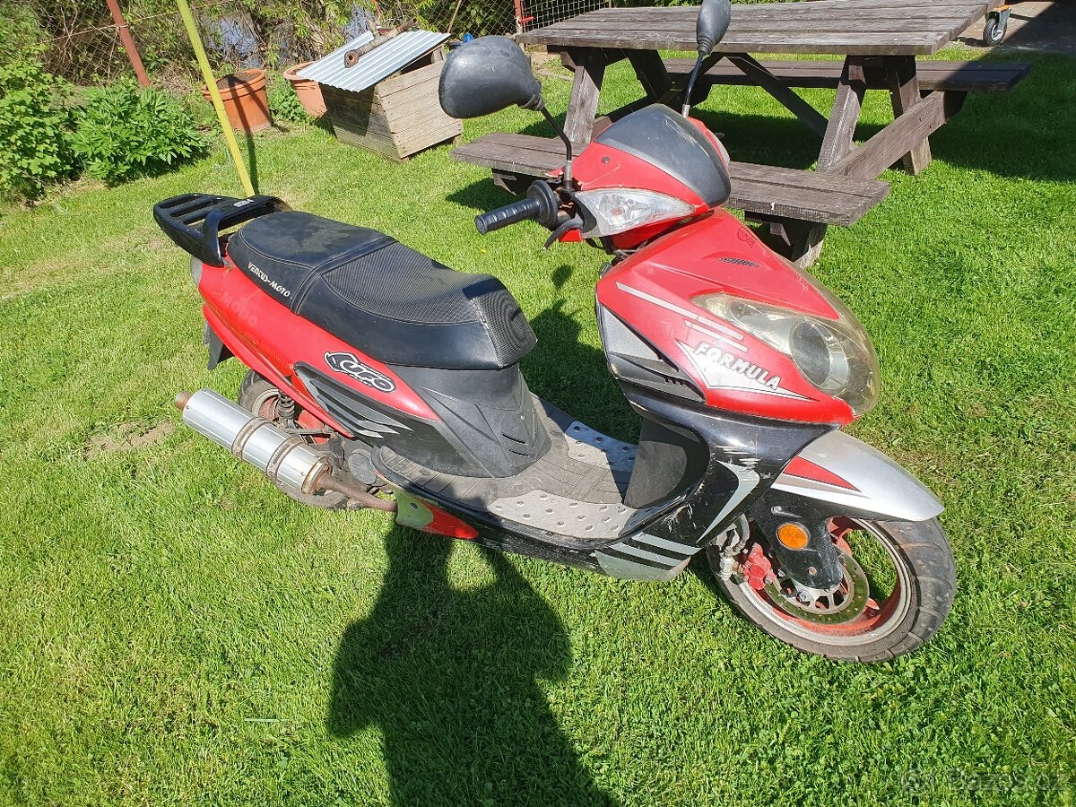 Skútr 50