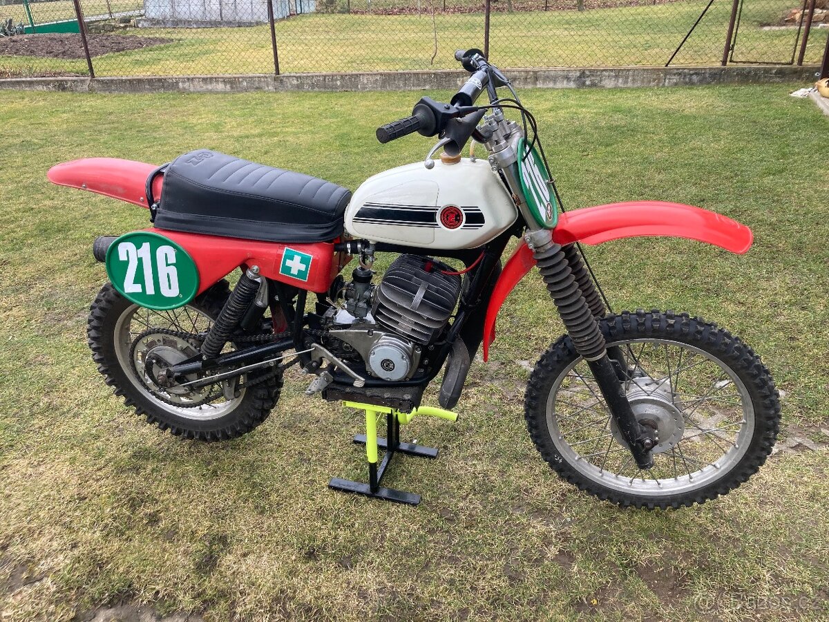 ČZ 250/513 veterán motokros po renovaci