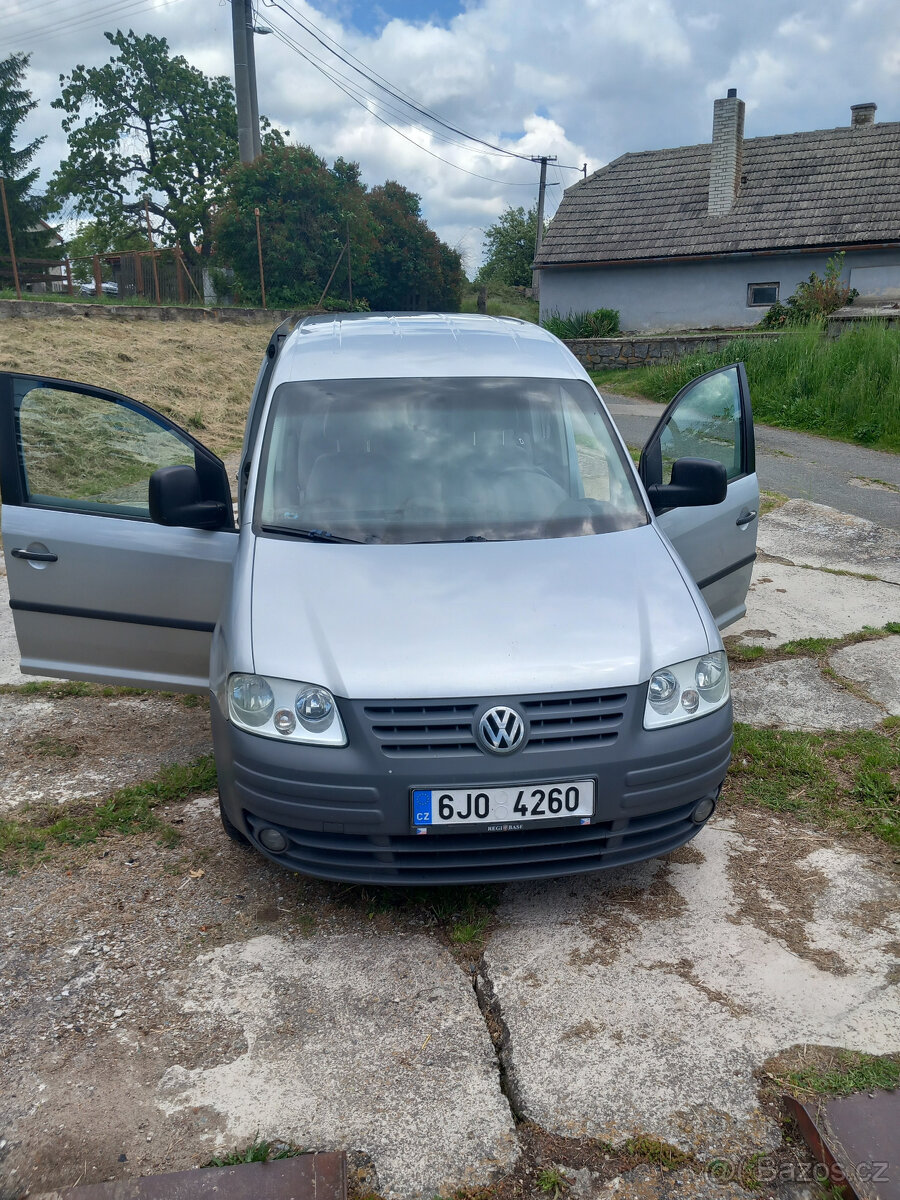CADDY 1.6 Mpi 75kW LIFE 5 míst