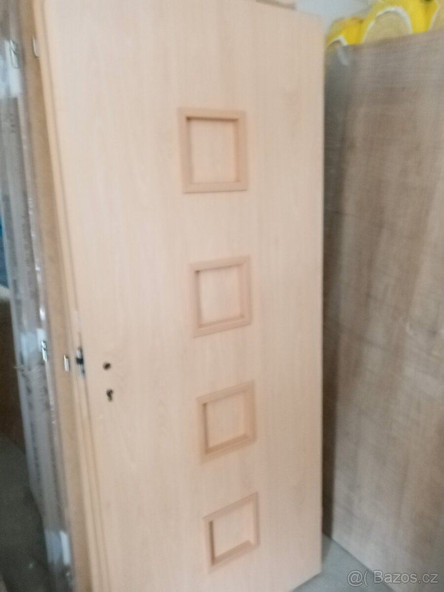 prodám dveře prosklené 80 cm . levé , různé