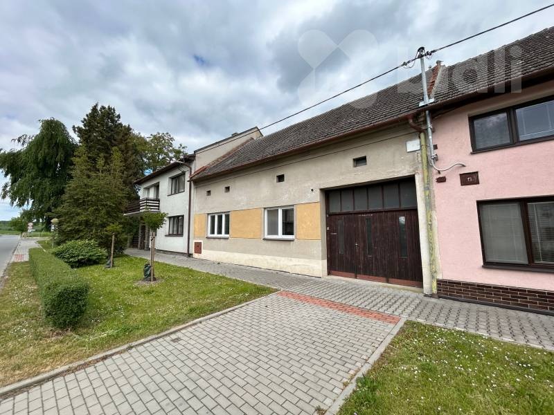 Rodinný dům k rekonstrukci se zahradou Tlumačov