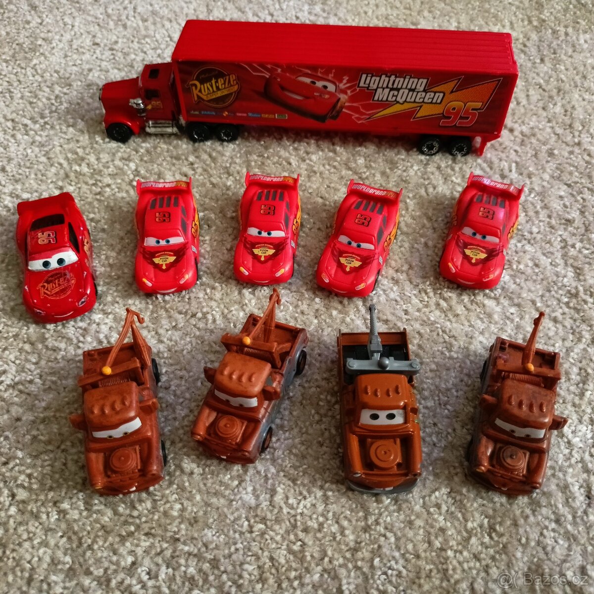 Cars - sada kamionu a autíček