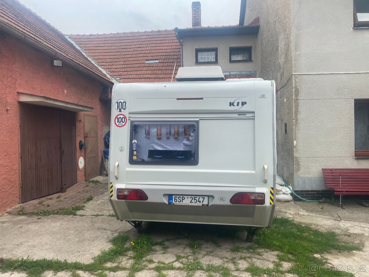 Karavan za osobní auto 4-6 osob 1300kg/1800kg/