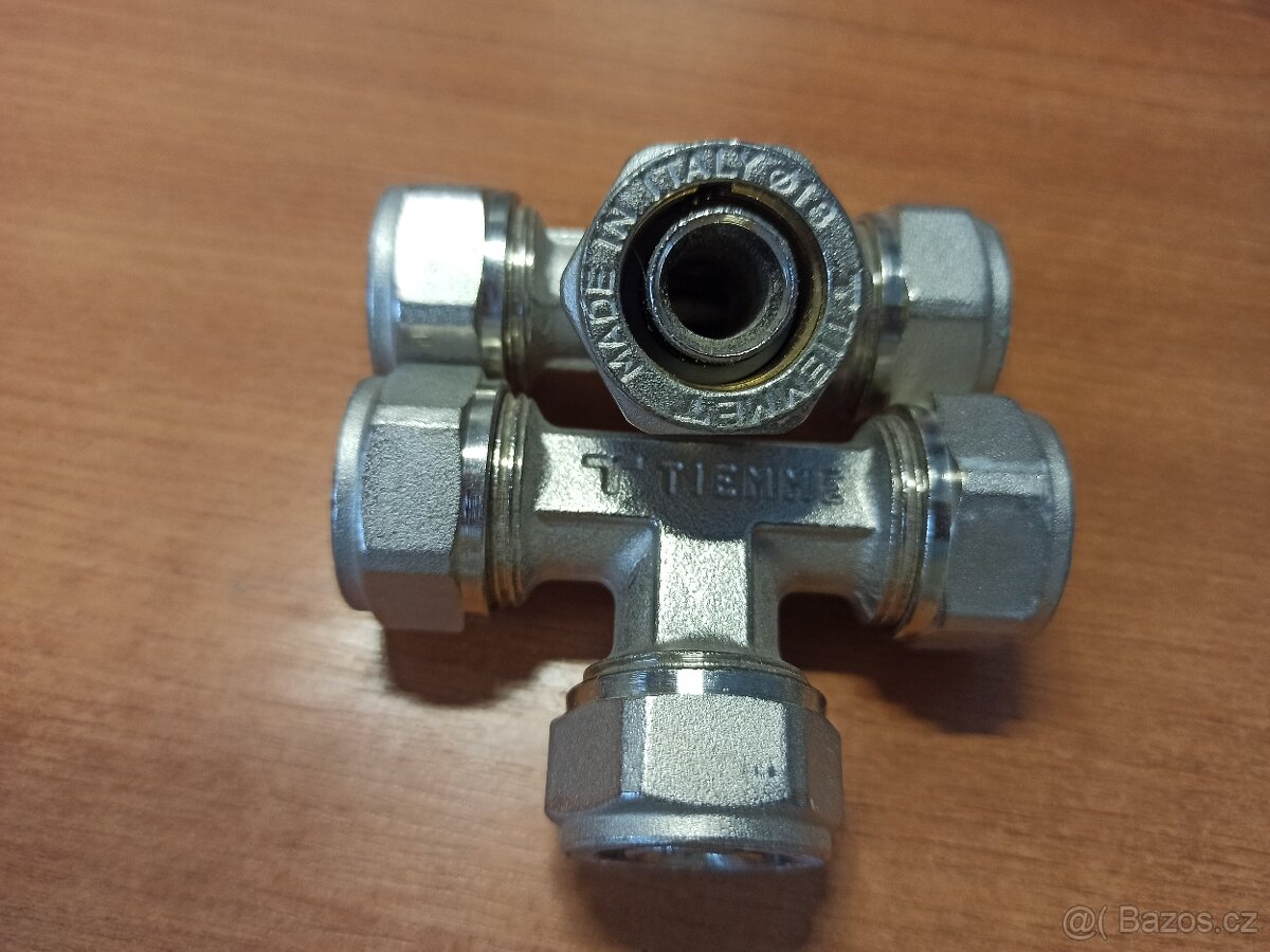 T-kus 18x18x18 svěrná tvarovka