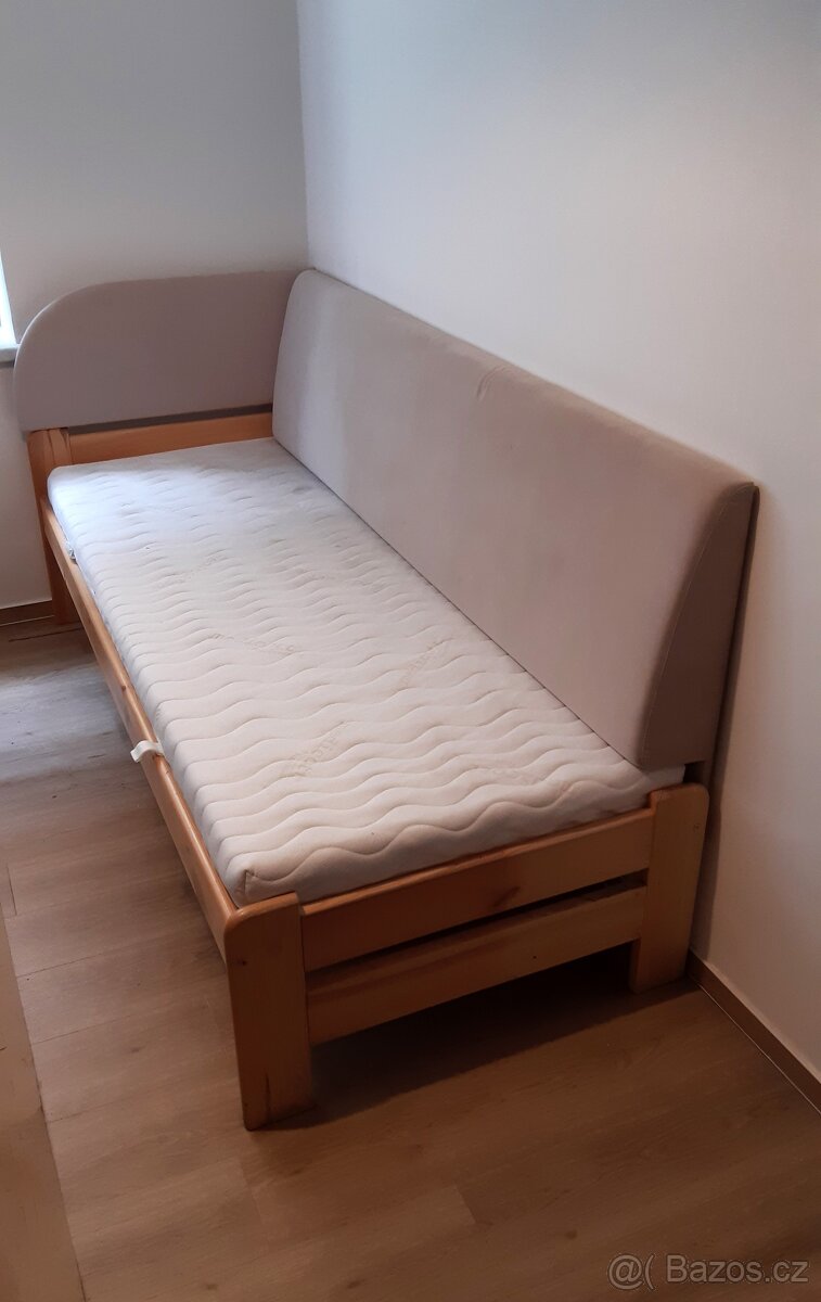 Postel 80x200, masiv borovice + matrace + čalounění