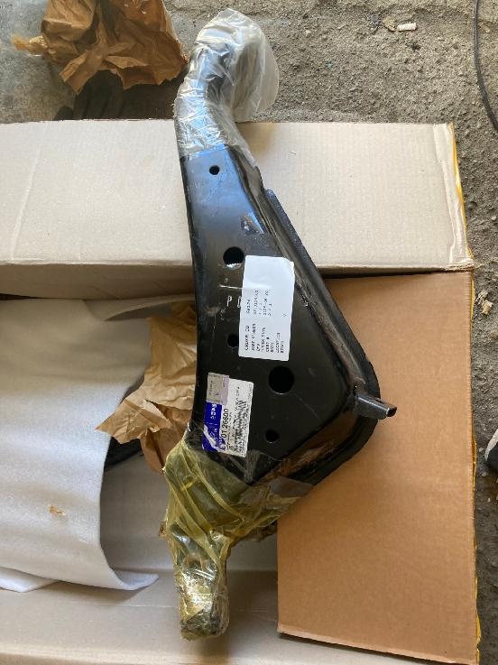 hyundai santa fe 1 zadní rameno