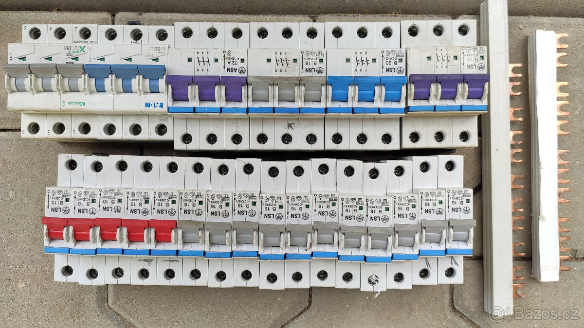 Prodám jističe, rozvaděč a 3f zásuvky 16A