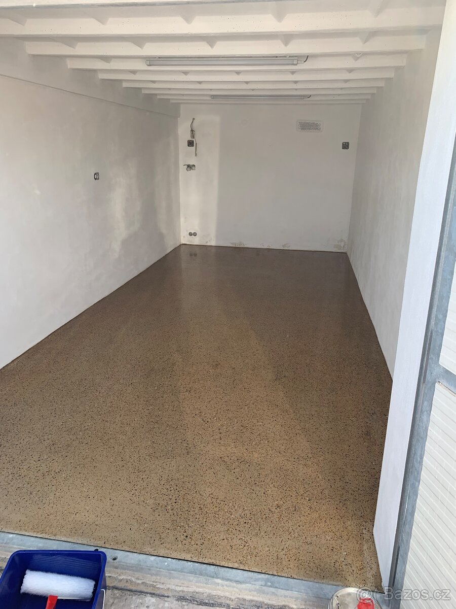 Garáž Hrochův Týnec 18m2, včetně střežení PCO