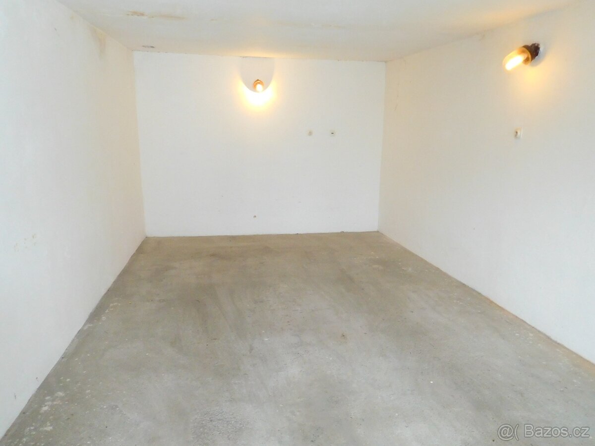 Garáž pro vaše autíčko 21m2 Frýdlant nad Ostravicí