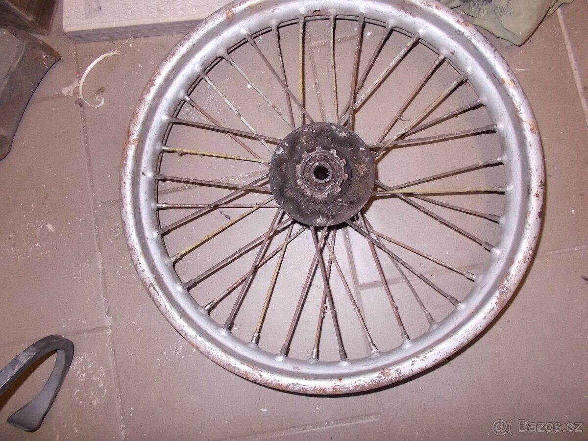Malá kývačka pulbuben zadní kolo