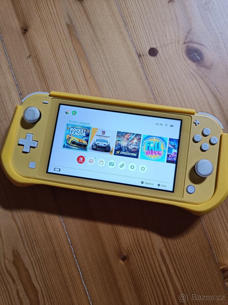 Nintendo Switch lite - žlutá