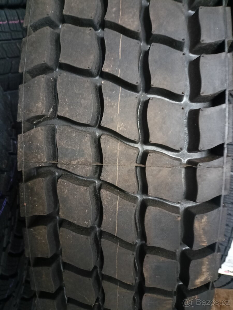 Pneu 11.00R20 Kama I310