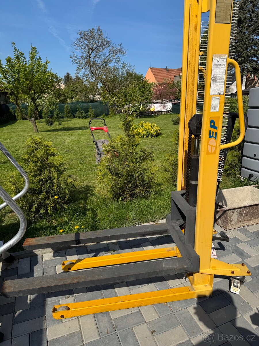 Prodám paletový zvedací vozík