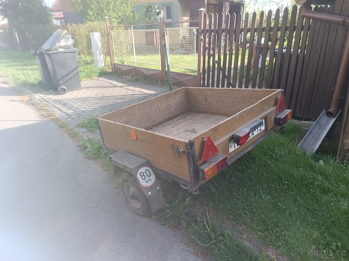 Přívěsný vozík za auto