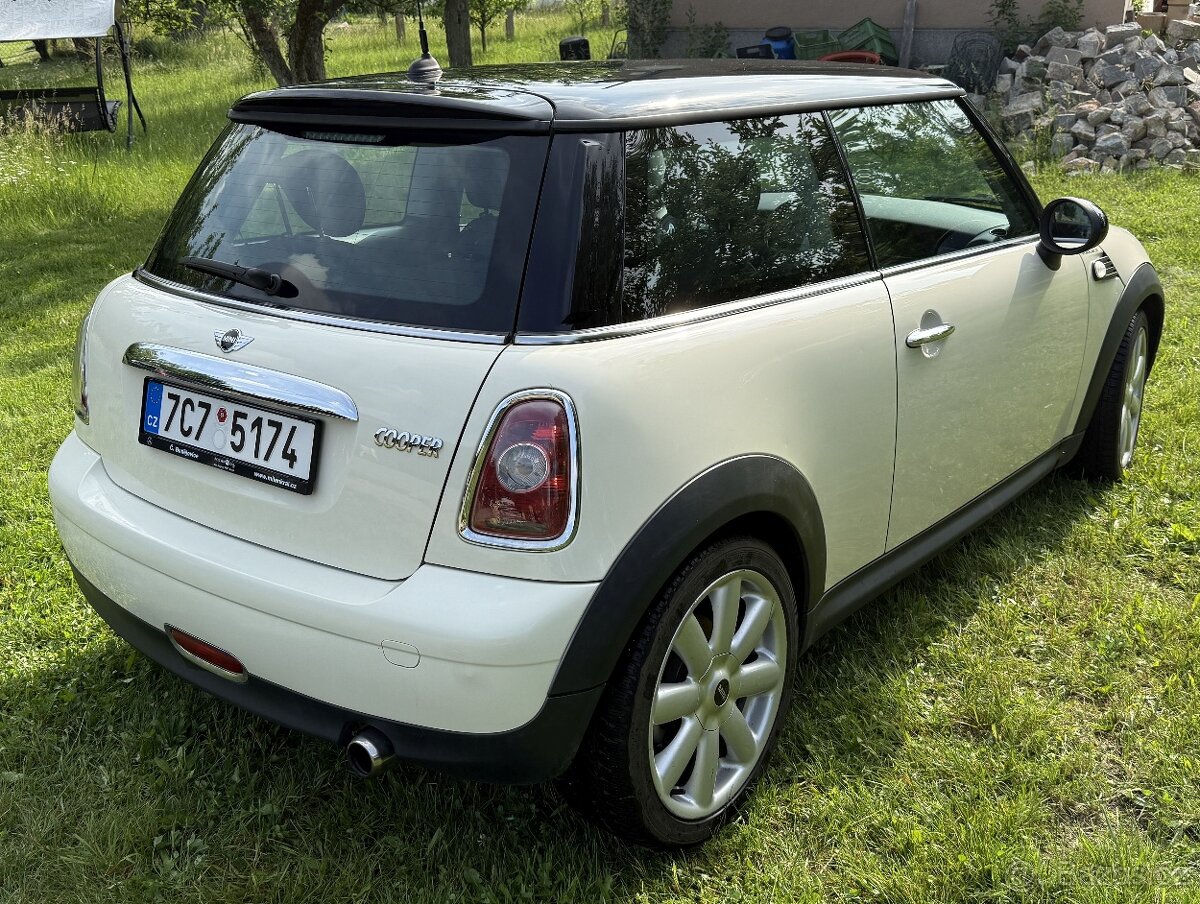 Prodám vůz MINI COOPER, rok výroby 2011.