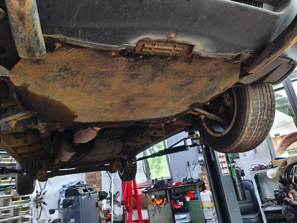 Ochranný šusplech pod motor