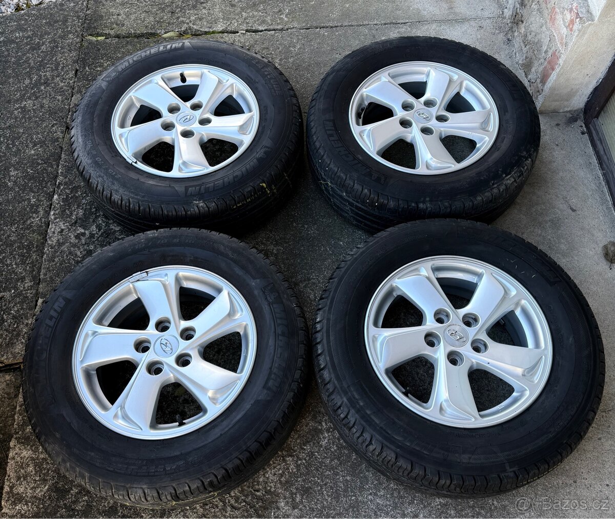 Alu kola Hyundai 5x114,3 R16  Michelin 215/70/16