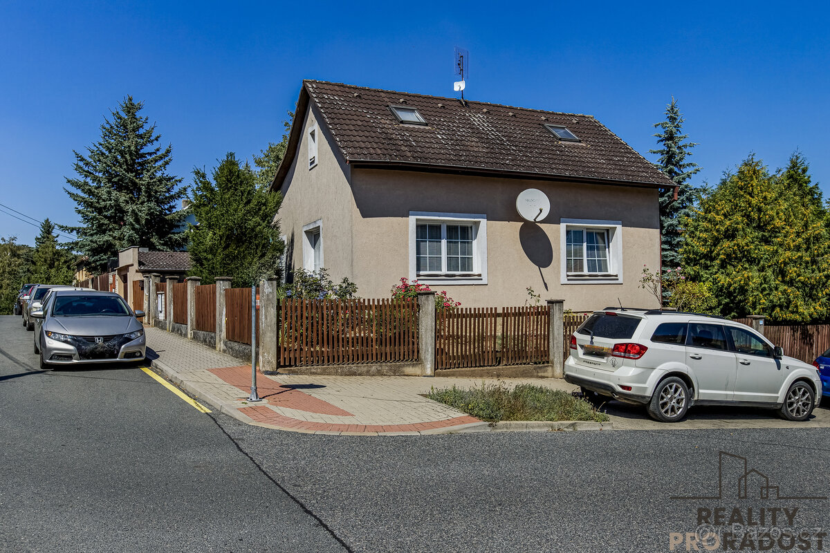 Rodinný dům 5+1 v Úvalech s garáží a nájemníkem