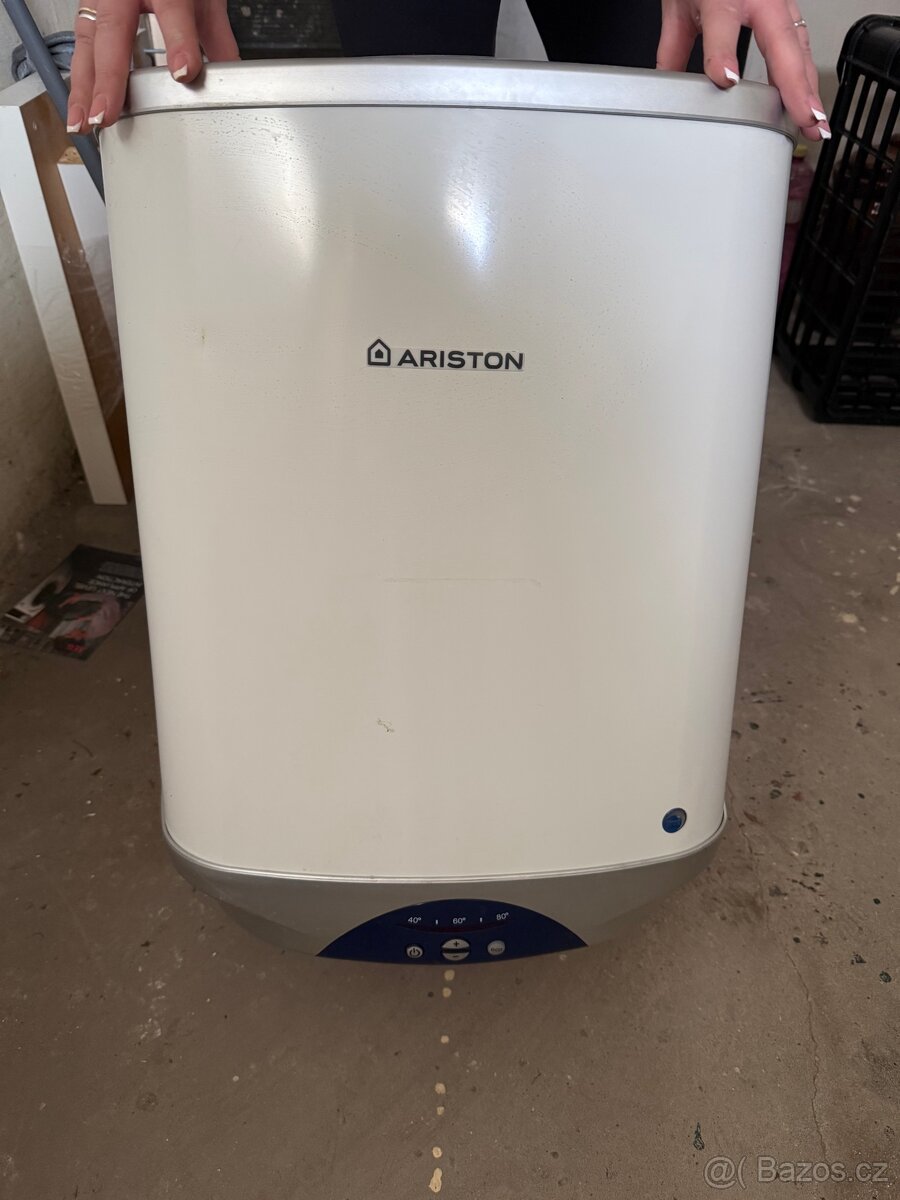 Elektrický bojler na vodu Ariston