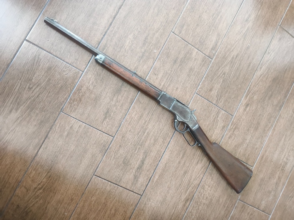 Opakovací puška Winchester 1873 octagonal 38-40 s náboji