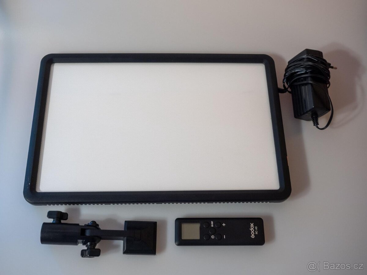 LED video světlo Godox LEDP260C