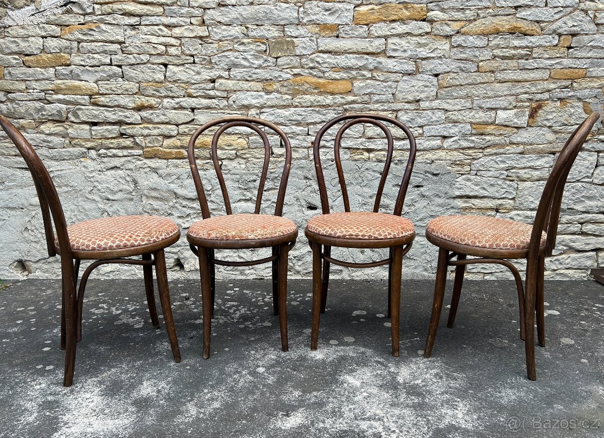 4 nebo 6 židlí TON a rustikální rozkládací stůl masiv