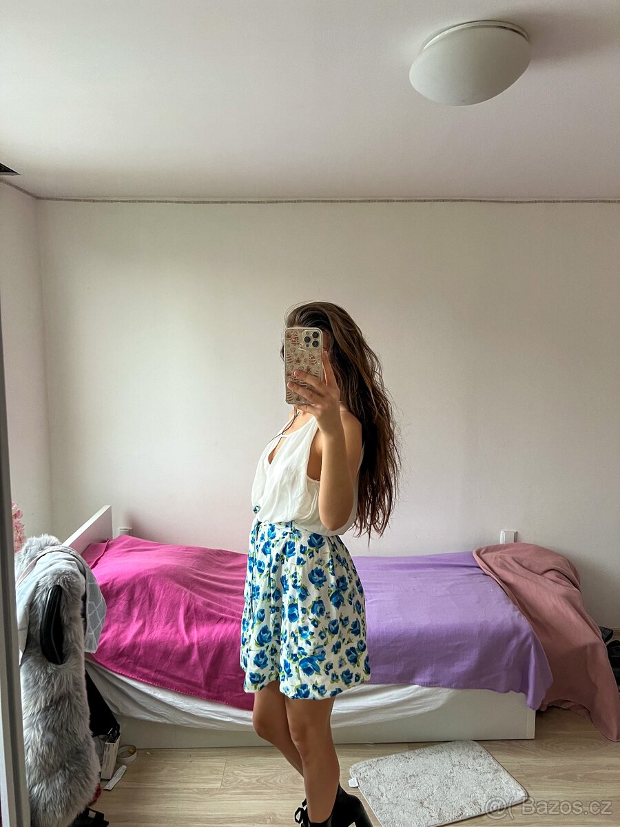 Luxusní šaty rinascimento