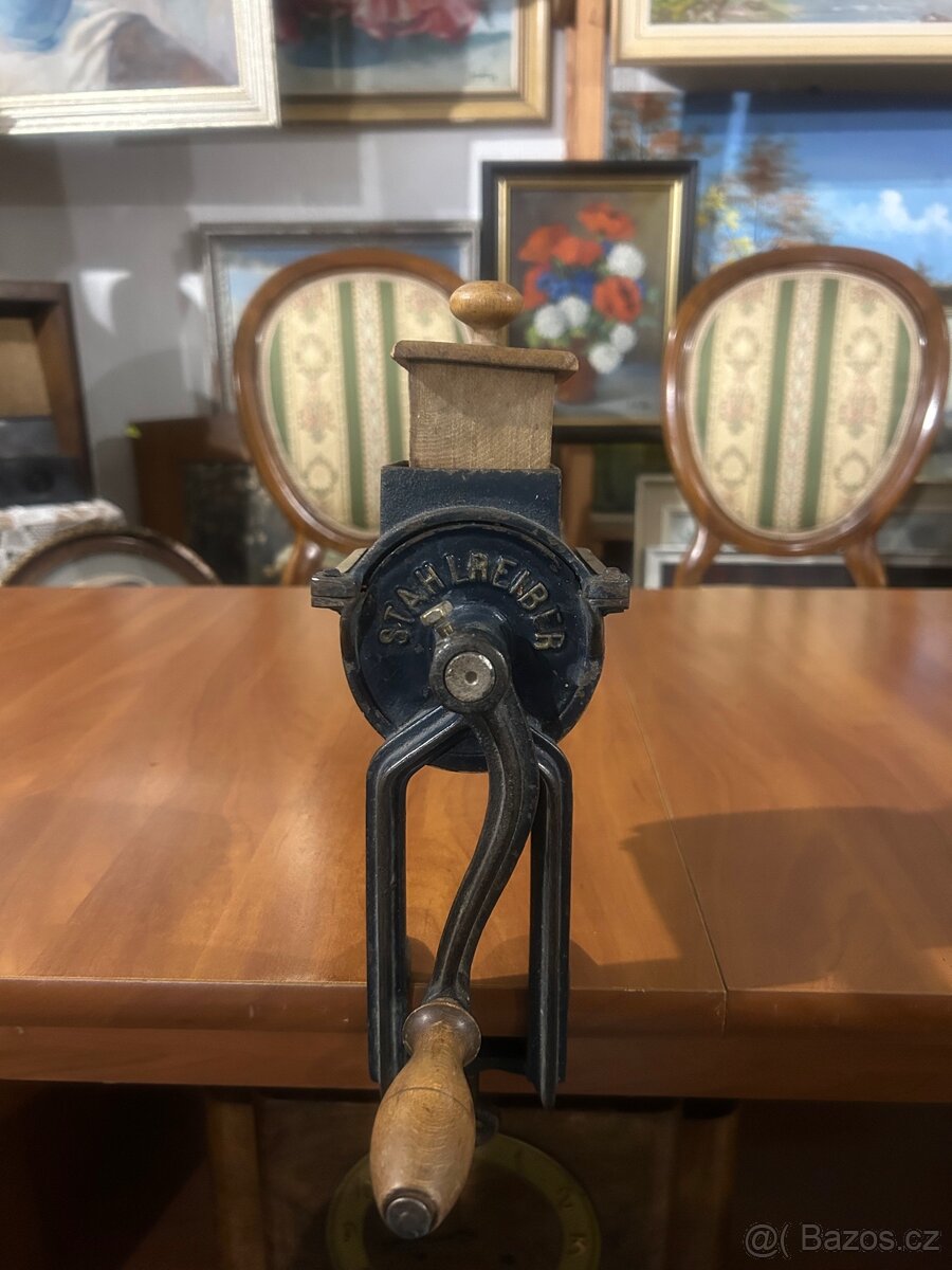 Vintage německý mlýnek STAHLREIBER – (cca 1910–1930)