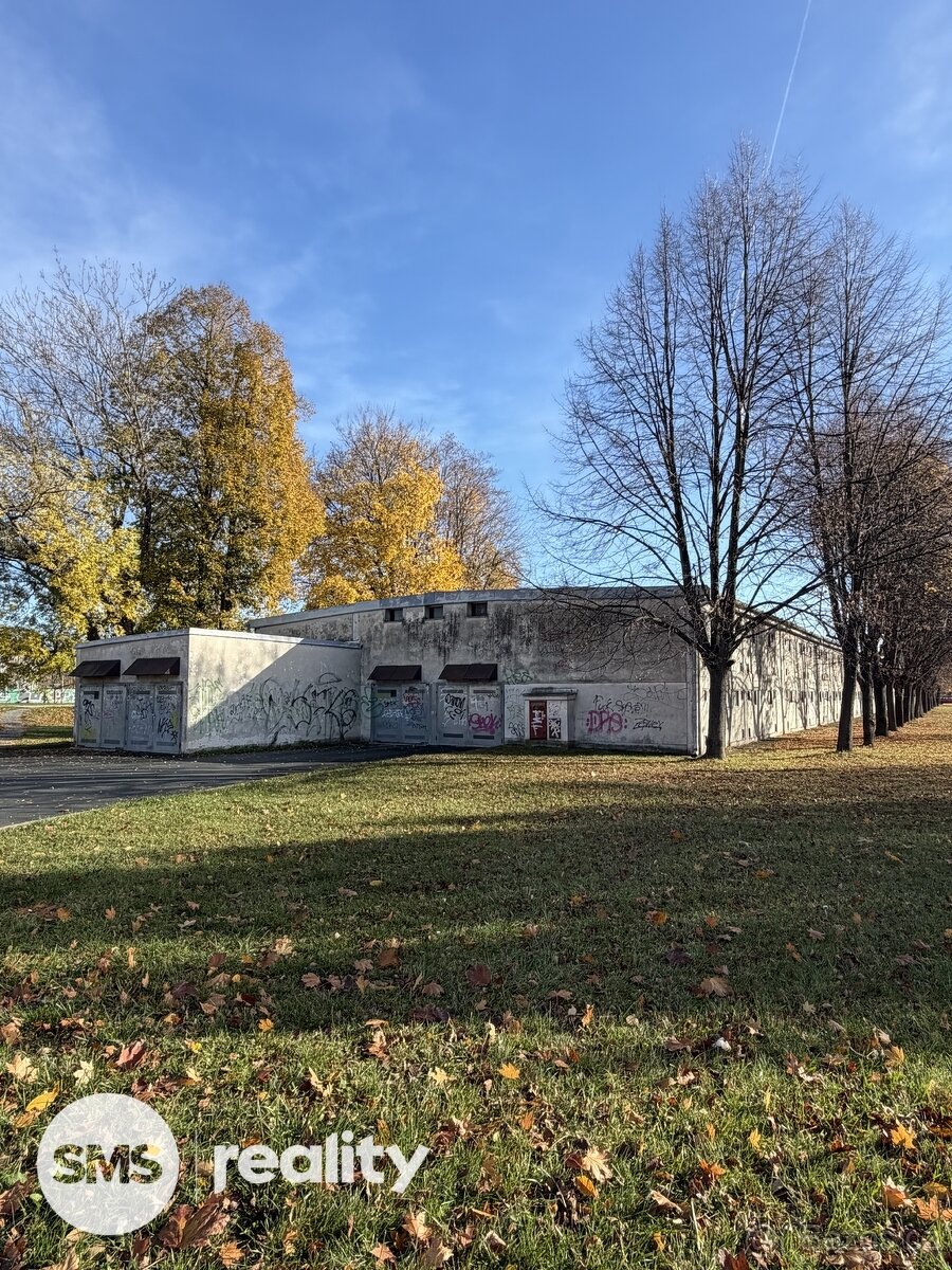 Prodej zabezpečené garáže v Brně – Komárově (1. patro parkov