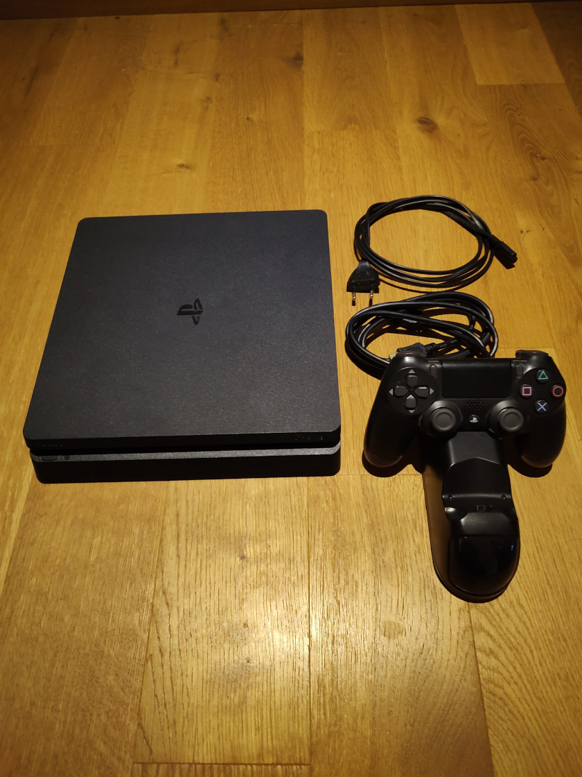 Playstation 4 Slim, orig. ovladač, nabíječka, jailbreak