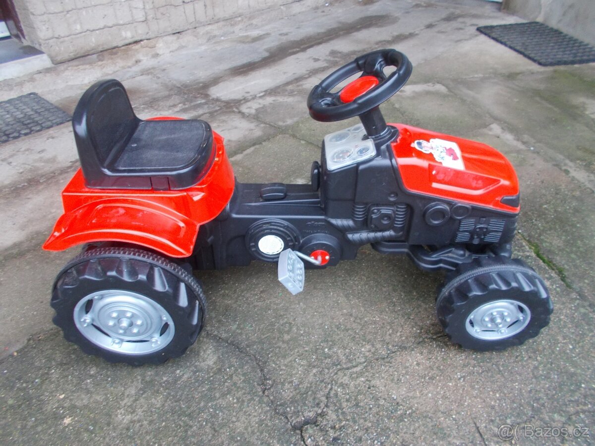 dětský šlapací traktor