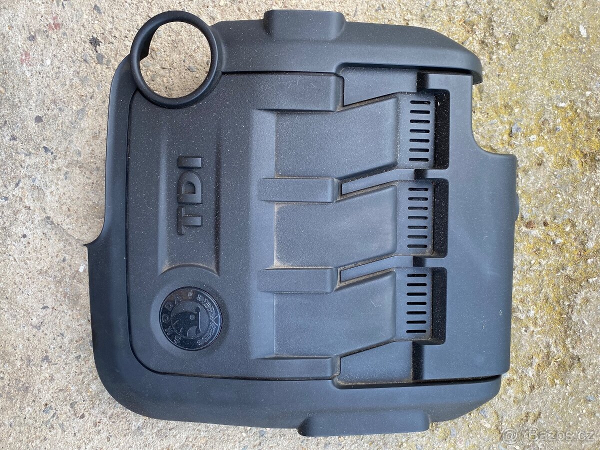 Škoda Fabia 2-kryt motoru