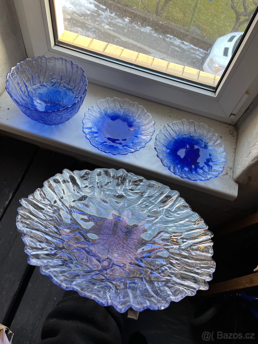 Sada modrých skleněných mís – „Ledová struktura“