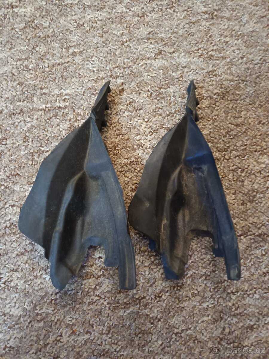 BMW E39 - rožky pod přední kapotou