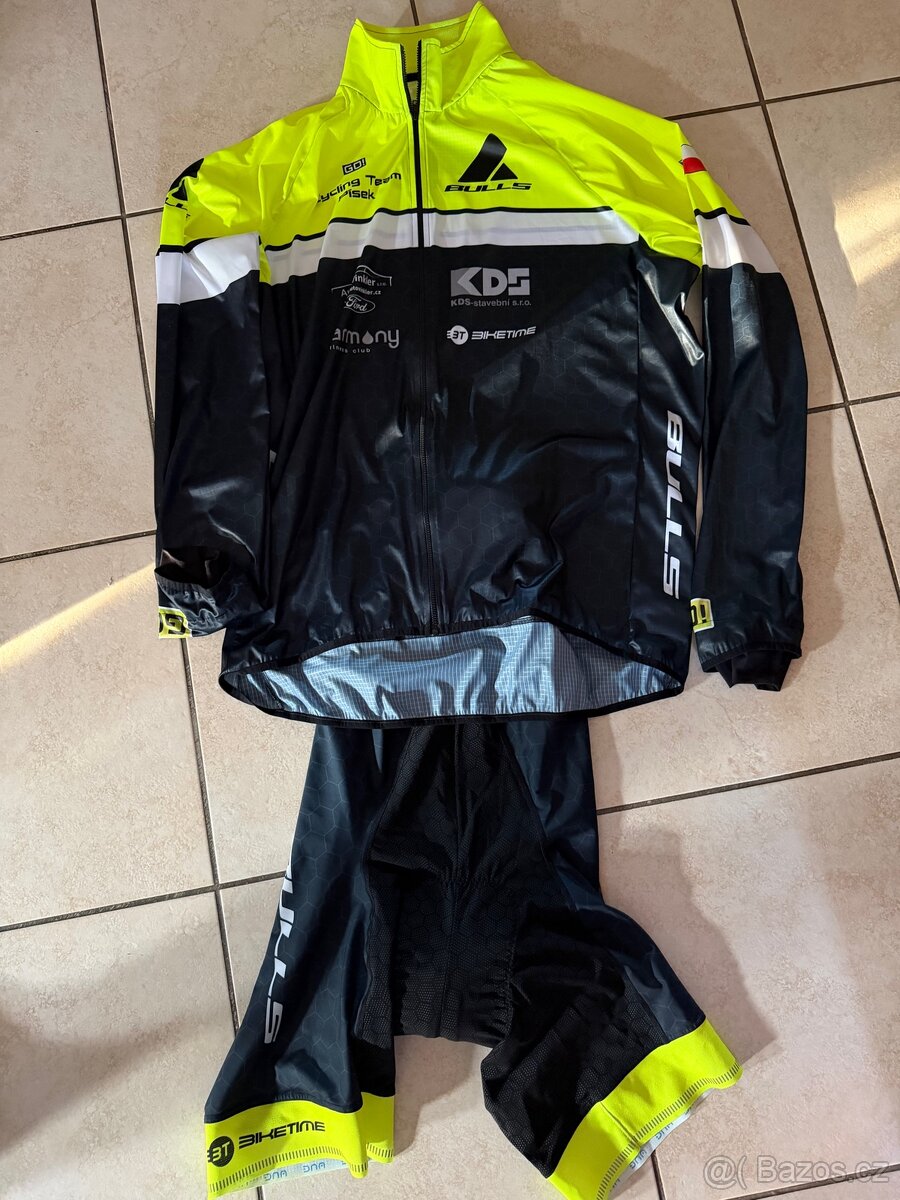 Cyklistická bunda + kraťasy