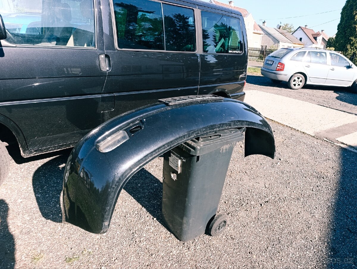 Prodám přední orig.nárazník VW T4 Caravelle